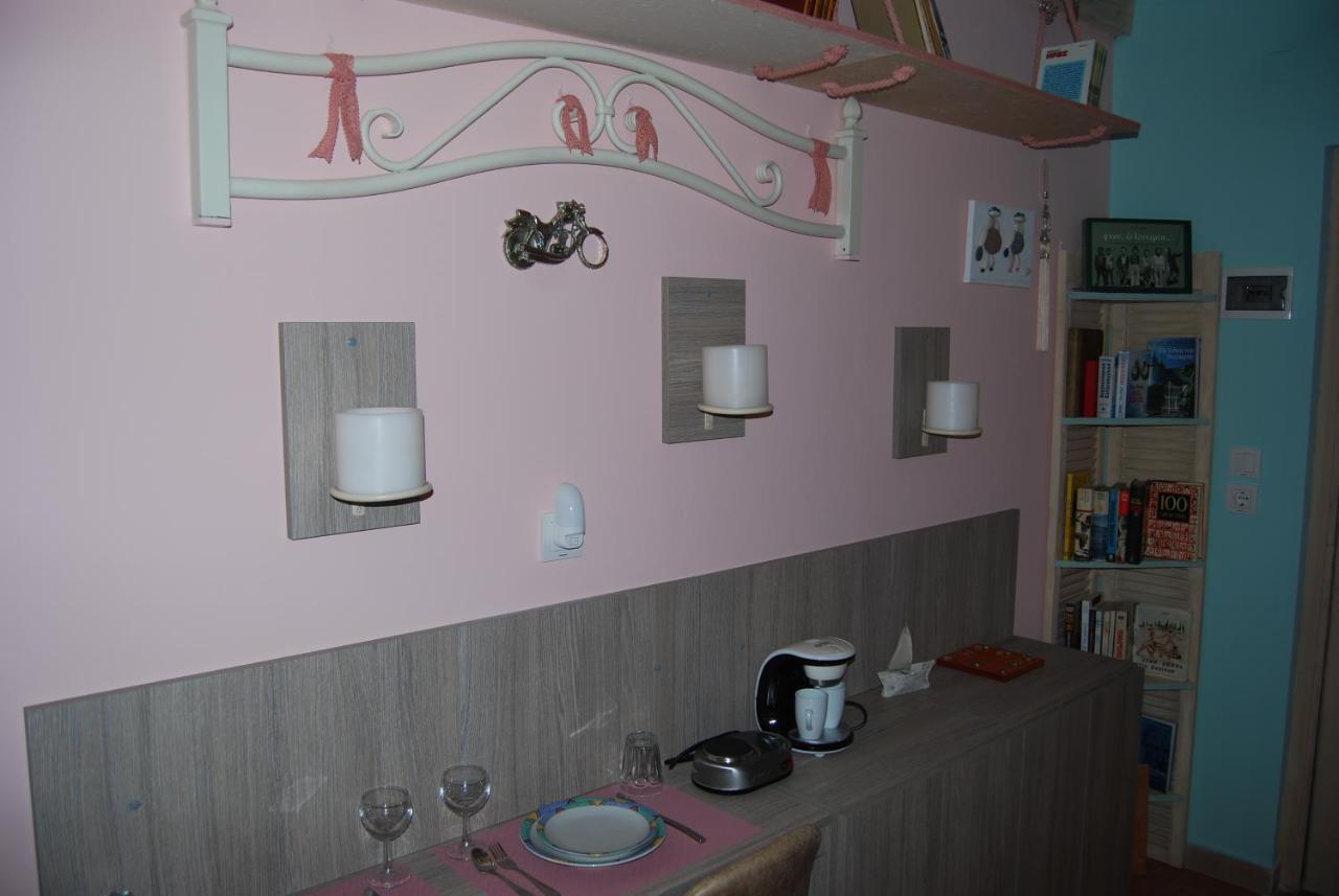 Luxury Traditional Room The Small Bookstore Kastro-Kyllini Exterior foto