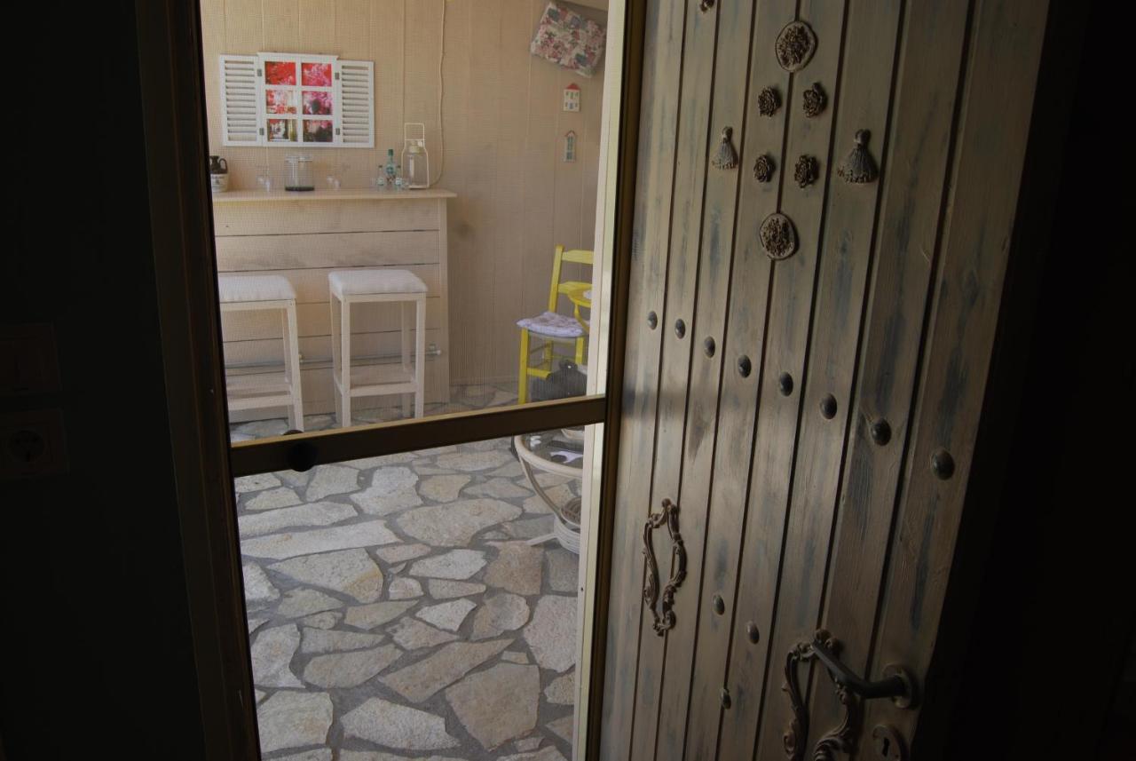 Luxury Traditional Room The Small Bookstore Kastro-Kyllini Exterior foto
